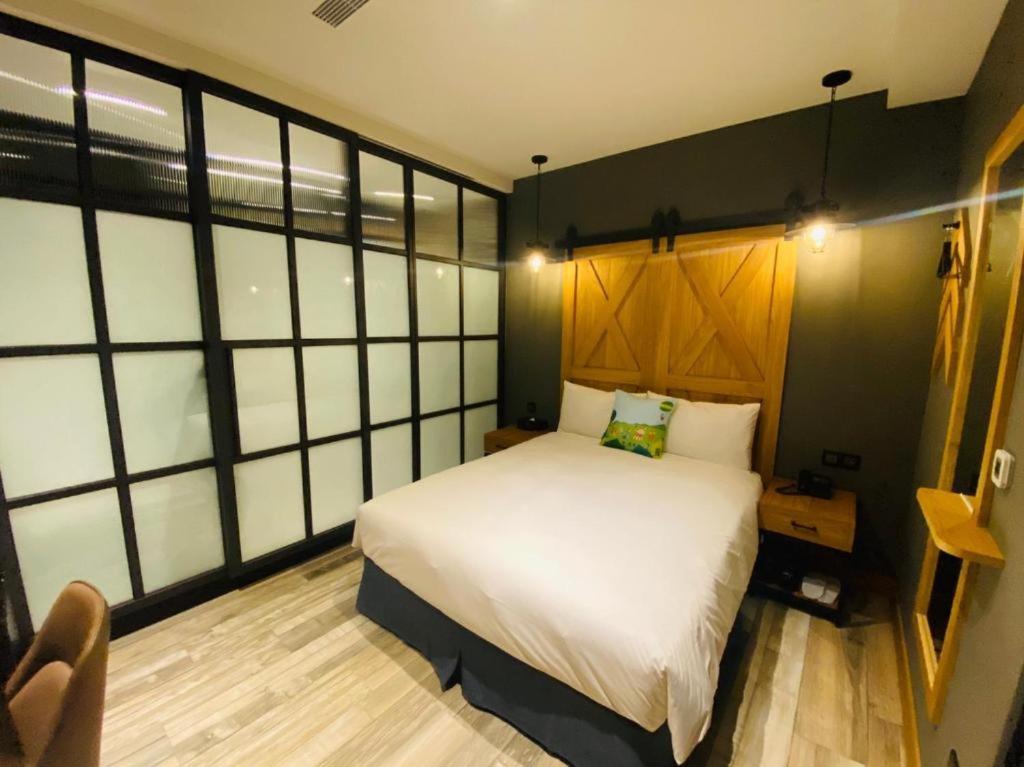 Norway Forest Travel Hotel 3 Taichung Extérieur photo